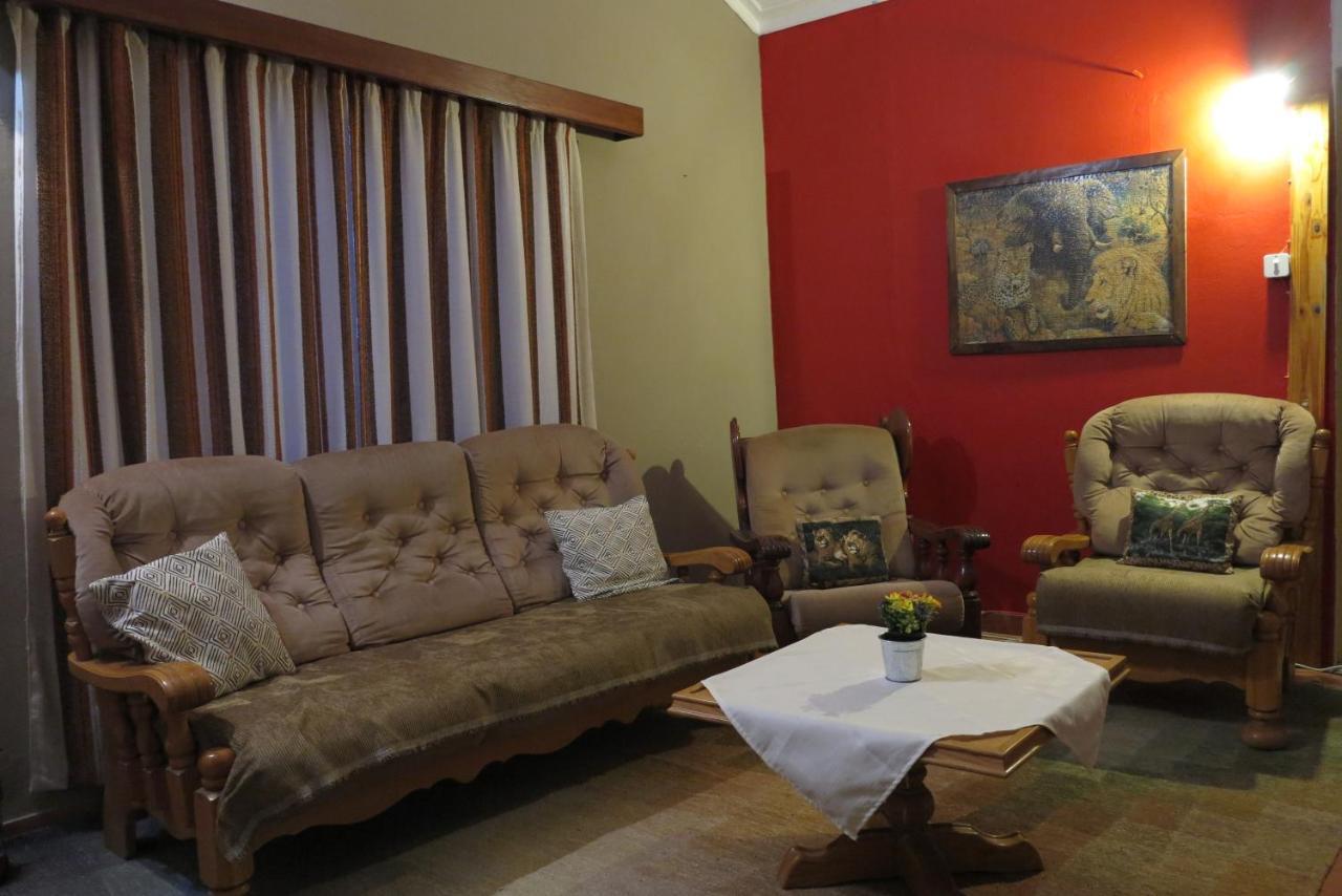 Okahandja Guesthouse Exterior photo